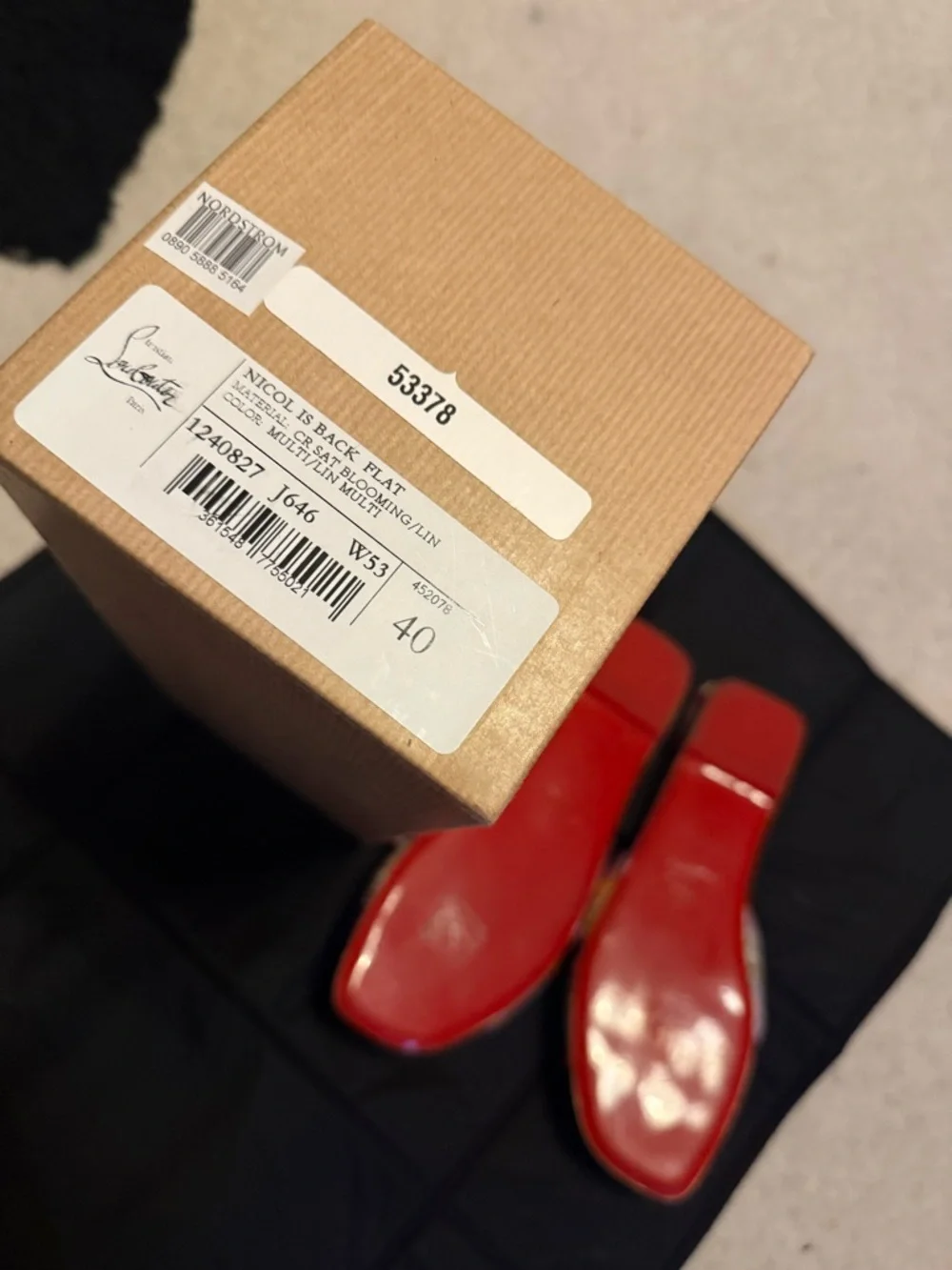 Christian Louboutin - Picture 5 of 6